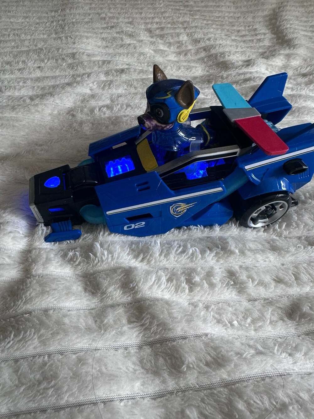 Paw Patrol Mighty Pups Charged Up Chase Deluxe Vehicle with Light-Up Figure